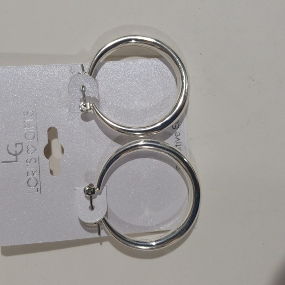 Lori's Gifts Stylish Elegant Silver tone Hoop Earrings - Women's Fashion Jewelry - Picture 5 of 9